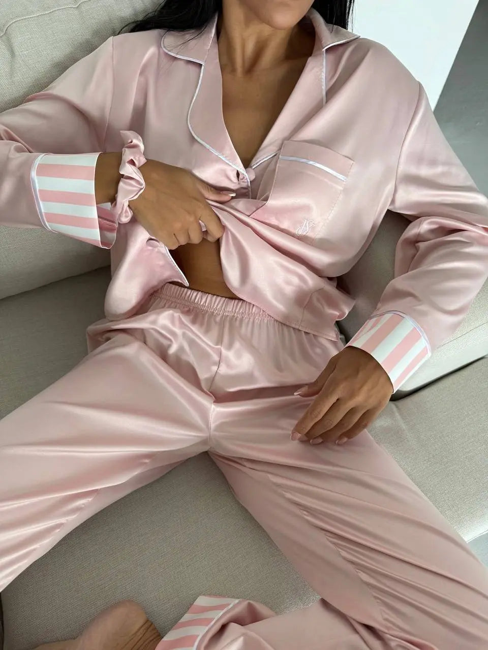 Pembe Pamuk Saten Pijama Takımı – Şık ve Rahat Ev Giyim Lessora