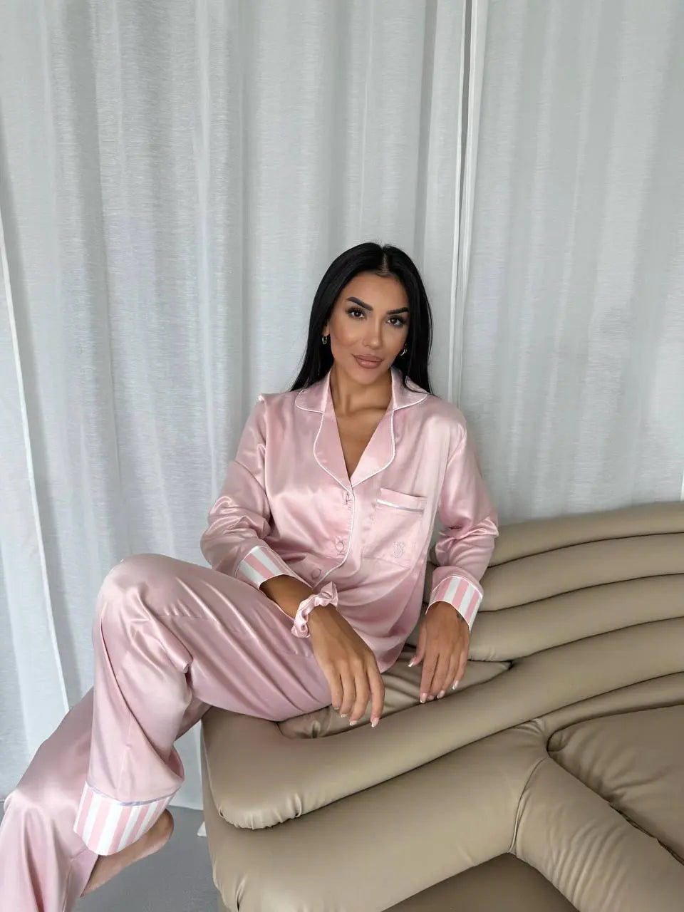 Pembe Pamuk Saten Pijama Takımı – Şık ve Rahat Ev Giyim Lessora