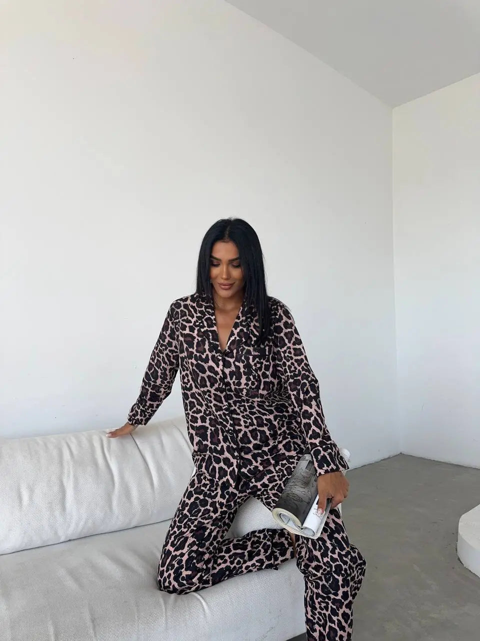 Leopar Desenli Saten Kadın Pijama Takımı – Lessora Elegance Serisi Lessora