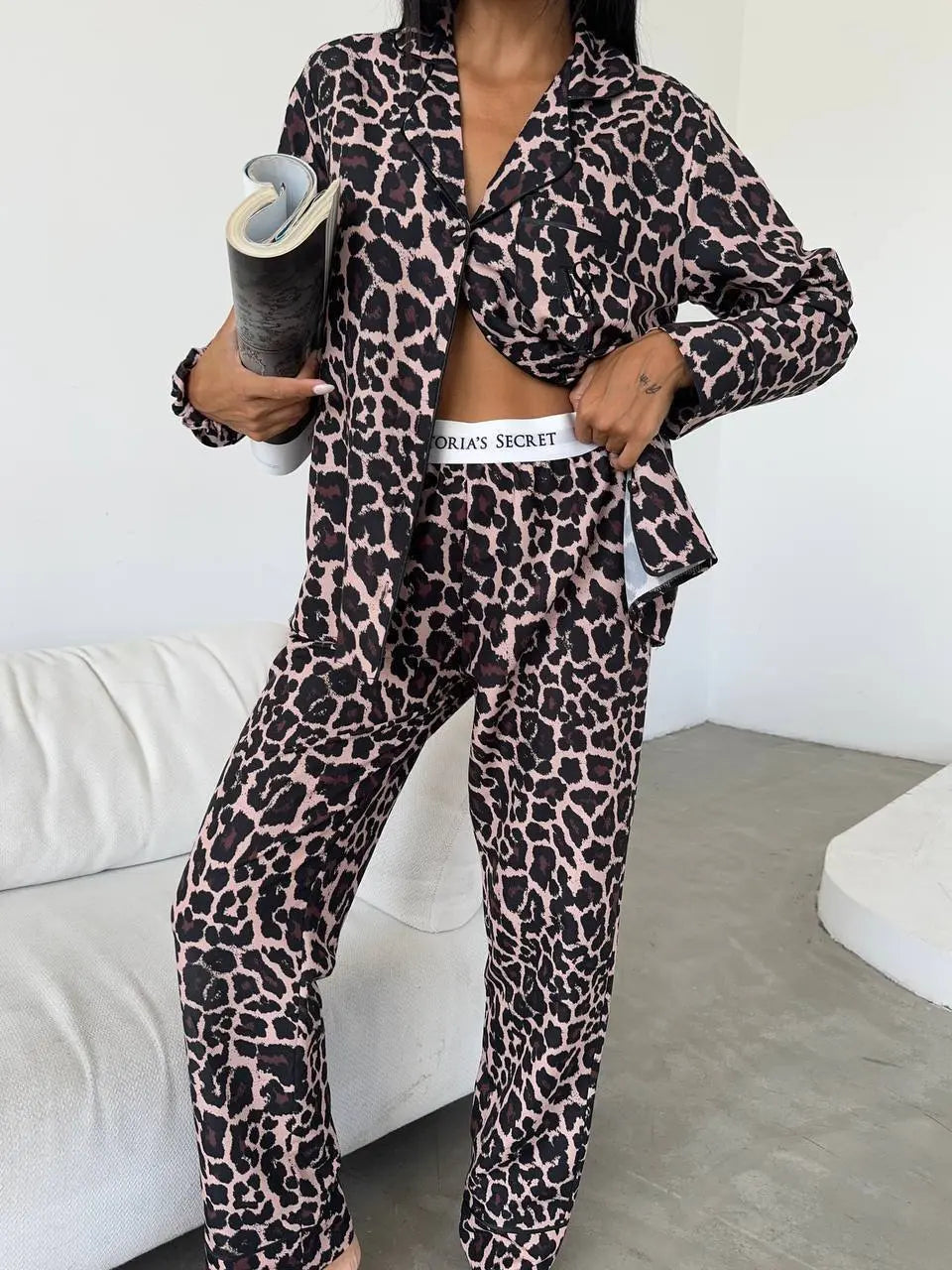 Leopar Desenli Saten Kadın Pijama Takımı – Lessora Elegance Serisi Lessora