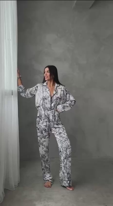 Ağaç Desenli Saten Kadın Pijama Takımı – Lessora Özel Koleksiyon